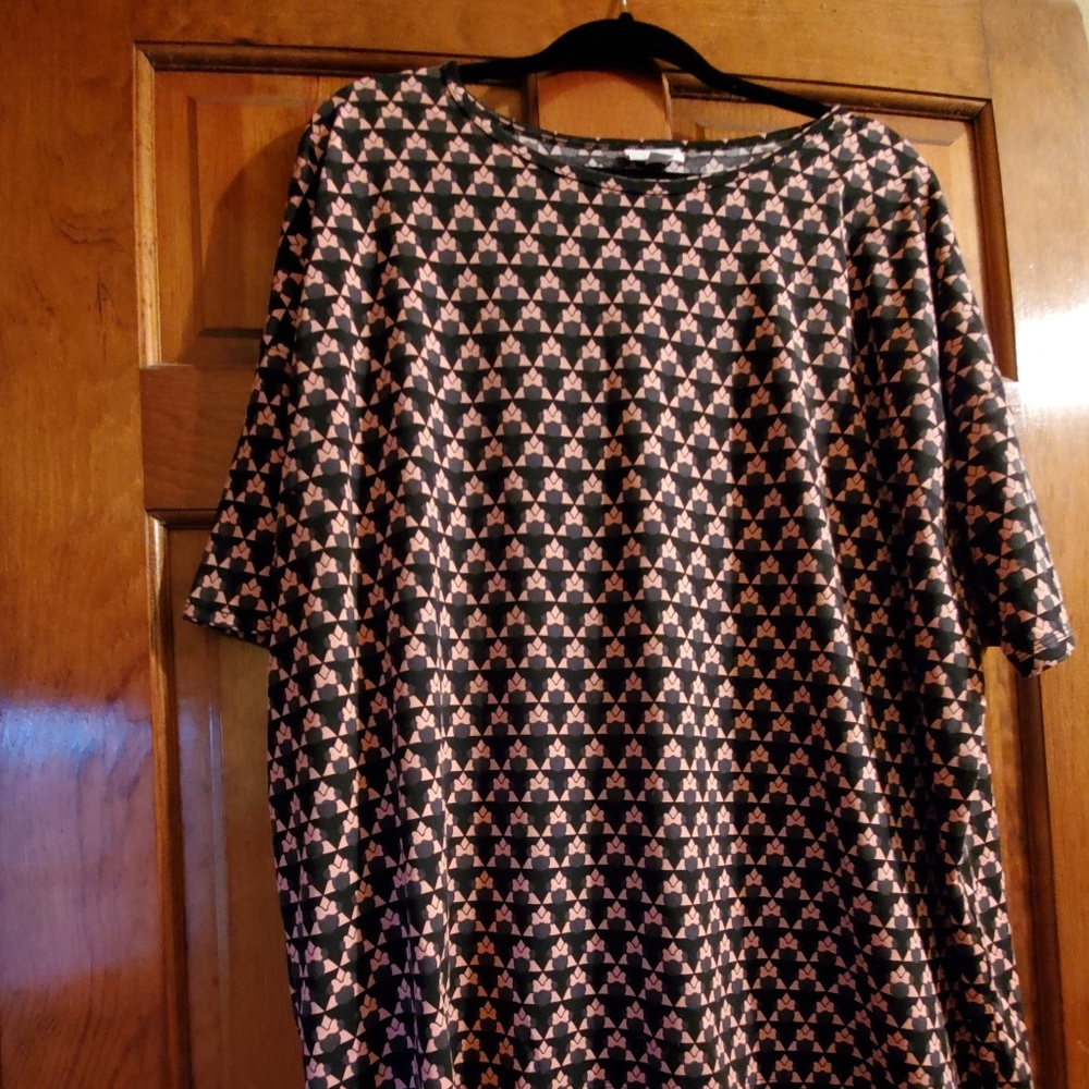Lularoe Disney Minnie Mouse- Irma Top 2x